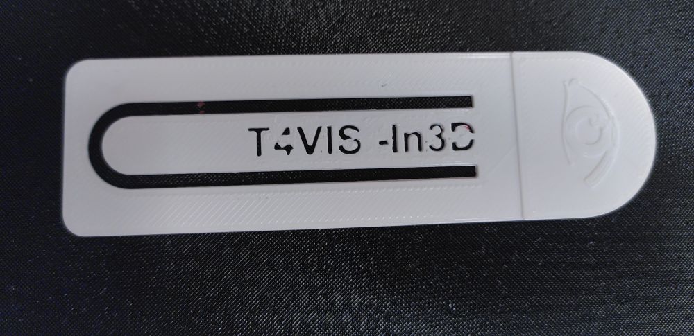 Lesezeichen in weiß mit taktiler Aufschrift: T4VIS In3D