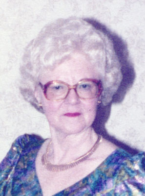 Margarete Fritsch Eine ältere Dame mit Dauerwelle, großer Brille und rotem Lippenstift blickt leicht lächelnd in die Kamera.