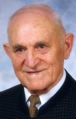 Heinrich Wiedersheim Portrait eines älteren Herren mit Anzug und Krawatte der milde lächelnd an der Kamera vorbeiblickt