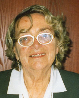 Herta Lenhart Eine ältere Dame mit Brille lächelt freundlich in die Kamera