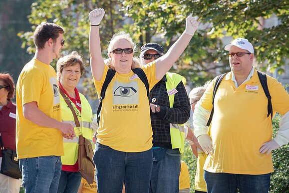 Mitglied Timea jubelt über einen guten Versuch beim Boccia.