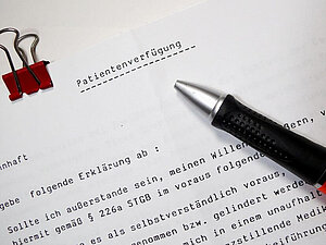 Patientenverfügung und Stift