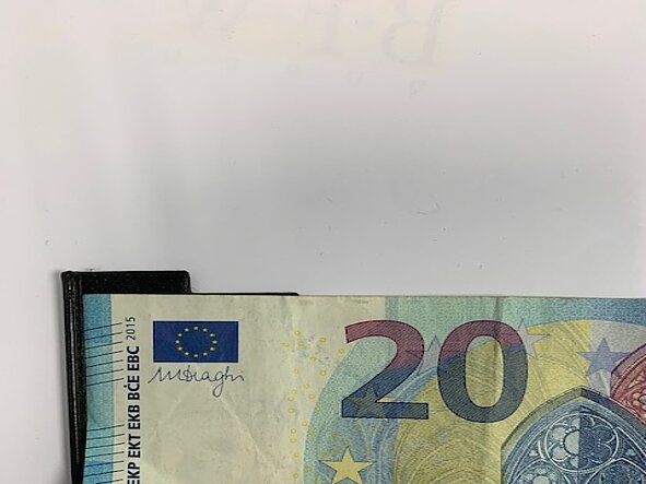 3D printed bank note identifier used with a 20 euro bill Bank note identifier. Photocredit: Berufsförderungswerk Düren gGmbH