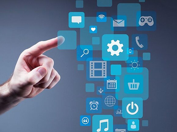 Digitale Barrierefreiheit hat sich bei Unternehmen noch nicht durchgesetzt. Was zu tun wäre. Foto: Unsplash. Hand berührt blaue Icons für schwebende Icons für digitale Dienste wie Musik, ausschalten, Nachrichten, Einstellungen