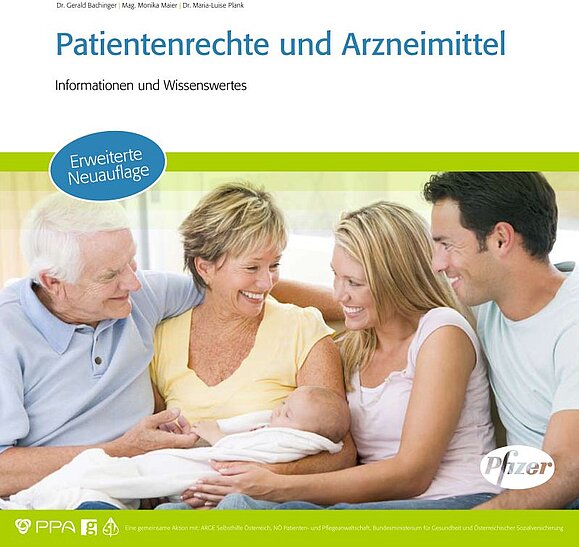 Patientenrechte und Arzneimittel von Dr. Gerald Bachinger, Mag. Monika Maier, Dr. Maria-Luise Plank, Copyright: Pfizer Abbildung eines Buchcovers auf dem sich ein älteres Pärchen und ein jüngeres Pärchen anlächelt, die vier Personen sitzen nebeneinander, die ältere Frau hält ein Baby im Arm