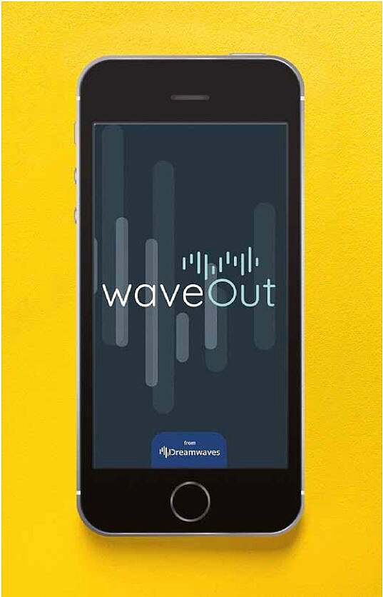 Schwarzes Handy auf gelbem Hintergrund. Bildschirm zeigt Aufschrift: wave out.